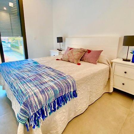 Chalet Con Piscina Privada En La Urb. De Puerto Rey Los Amarguillos Exteriör bild